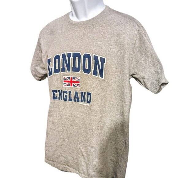 NWOT  LONDON ENGLAND FLAG MEN'S TEE SHIRT IN TRADITIONAL COLORS OF THE FLAG - Picture 2 of 4